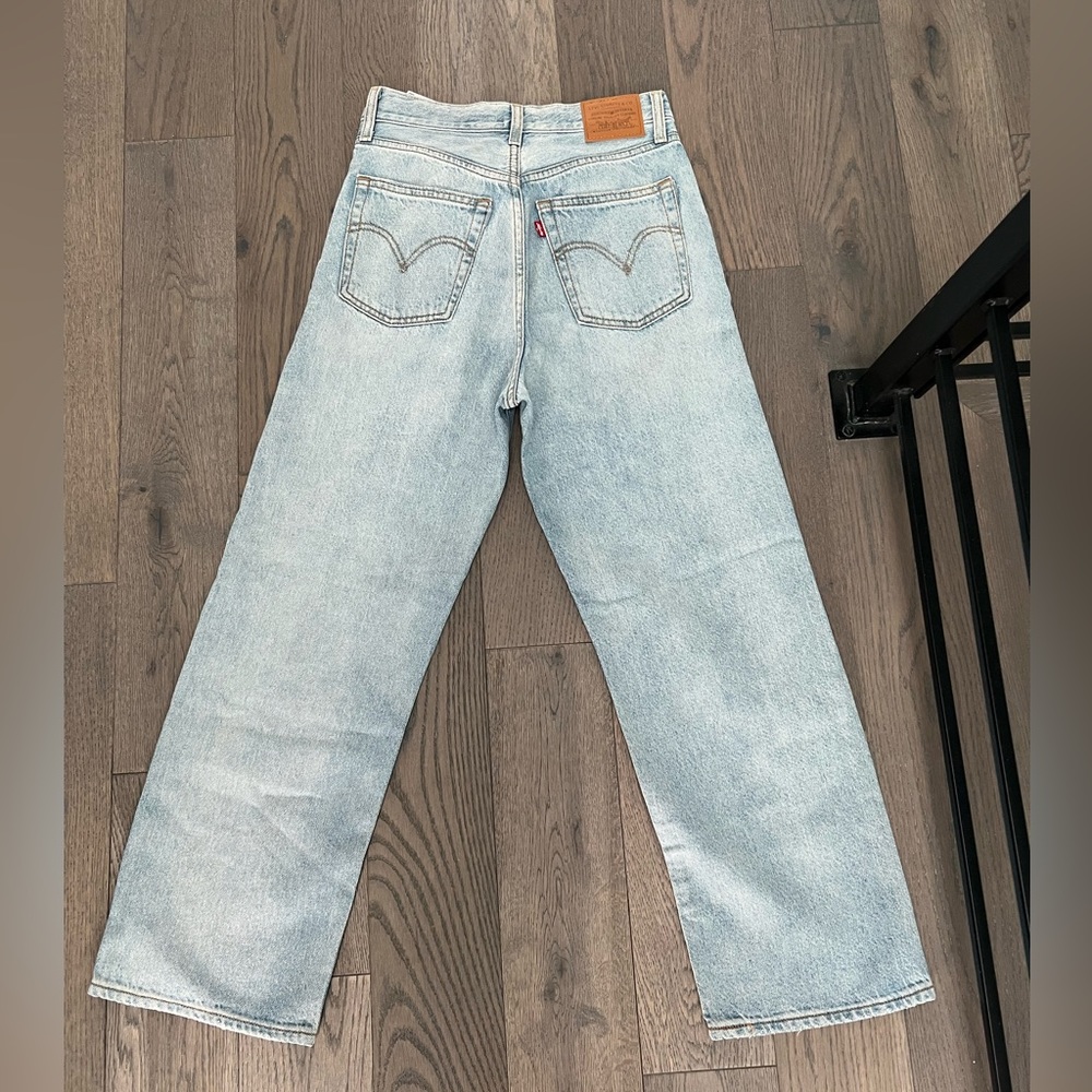 Levi’s ribcage straight Jean.